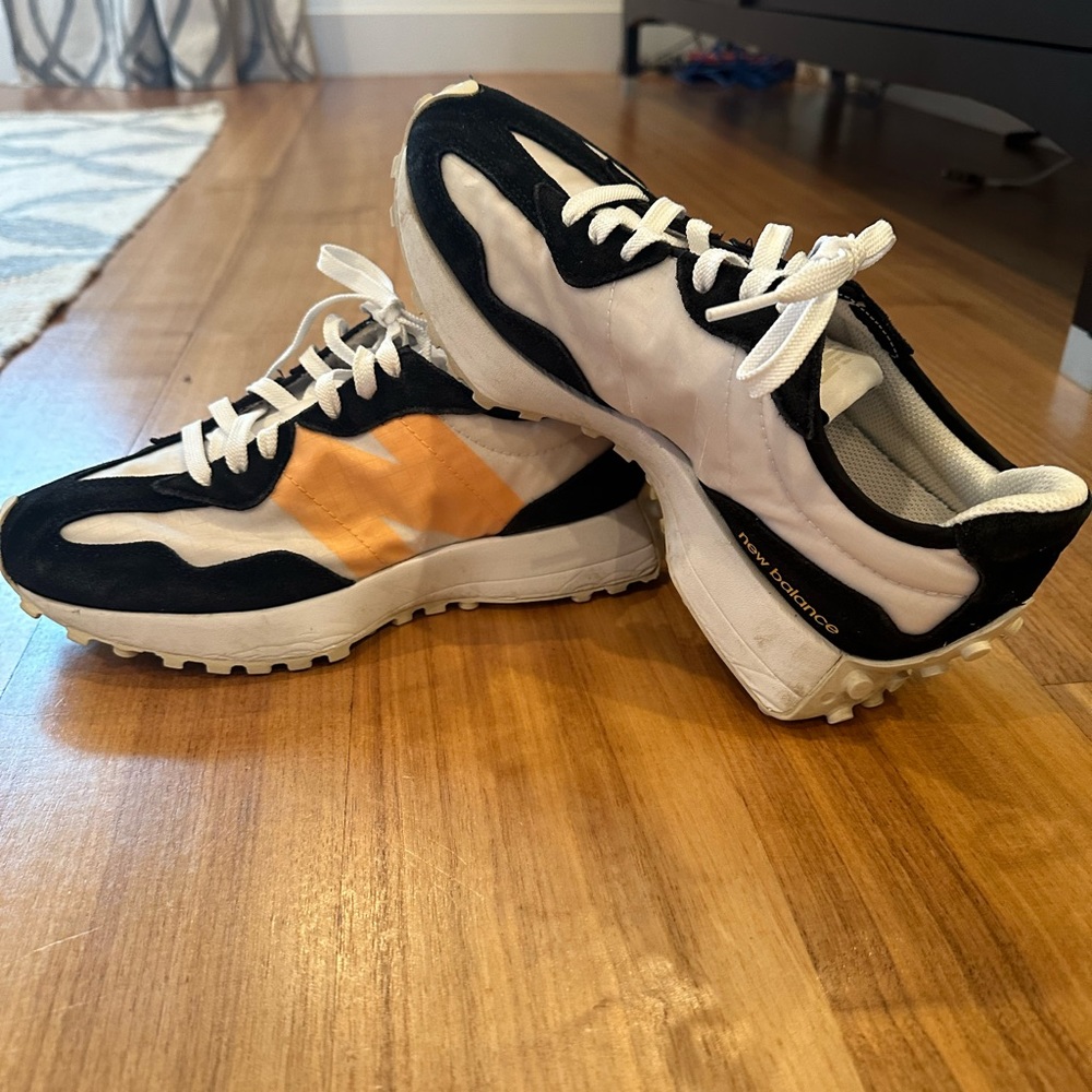 New Balance 327 unisex size 7
